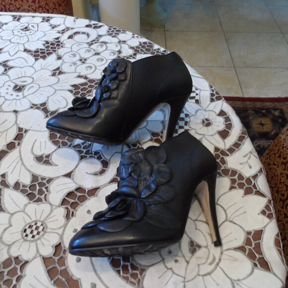 Valentino Garavani Black Calfskin Leather Rose Edition Ankle Boots Size 37B - Picture 8 of 16